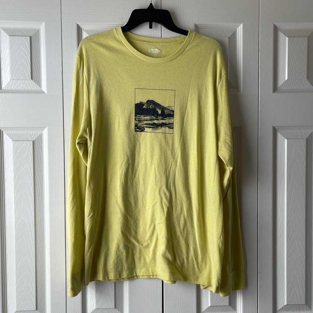 Men’s Old Navy Graphic Long Sleeve Tee
